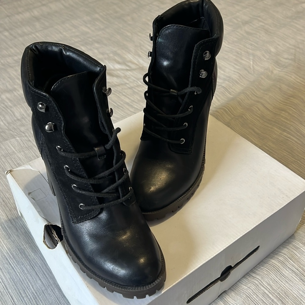 ALDO booties black with dark drown sole